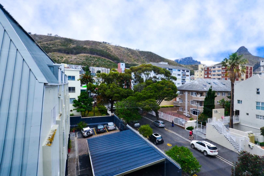 To Let 1 Bedroom Property for Rent in Sea Point Western Cape